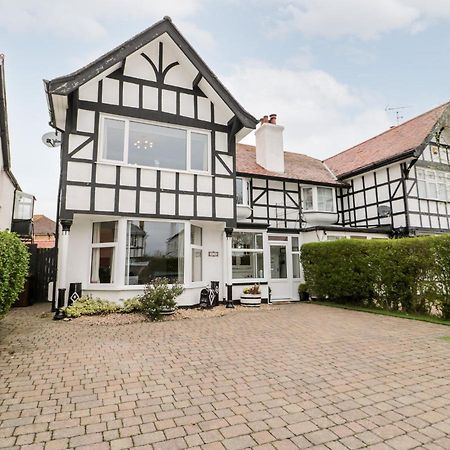 Glendalough Villa Colwyn Bay Exterior foto